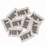 Label "Hey" bronze