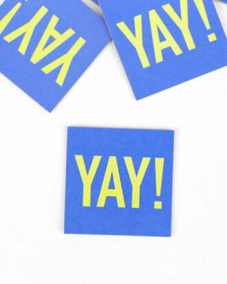 XL Label "YAY" blau